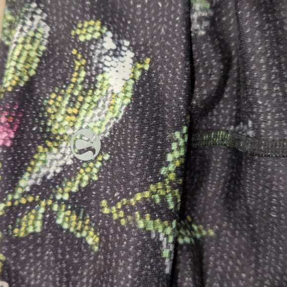 Lululemon Boogie Short (Roll Down) *Full-On Luon Garden Party Smooth Silver Mul - Picture 8 of 8